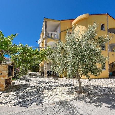 Apartments Mark - 200 M From Sea Novalja Bagian luar foto